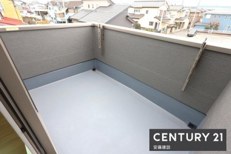 �o���R�j�[�@�y�@�o���R�j�[�@/�@Balcony�@�z
�z����ǍD�ȓ�����o���R�j�[�I
�����Ղ�̓������𗁂тĐ��󕨂��������芣���܂�