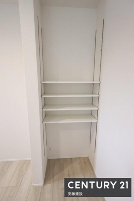 ���[�@�y�@�p���g���[�@�z
�L�b�`�����ɂ͐H���i����p�i�����[�ł�����I�t�����[����