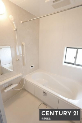 �����@�y�@�����@/�@Bathroom�@�z
����̔���������߂̐S�n�悢�o�X�^�C��
�z�X�N���[����������Ă���A�J�̓��ł����������\