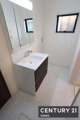 ���ʑ�E���ʏ��@�y�@���ʏ��@/�@Washroom�@�z
������������ʏ��́A�Z���������X�g���X�t���[�ɐg�x�x�ł������ȋ��
����������[���ł���Ɨ����ʉ��ϑ䊮���I