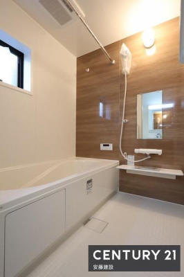 �����@�y�@�����@/�@Bathroom�@�z
�������������͋C�̃o�X���[���́A����̔�������Ă���܂��I
�z�X�N���[����������Ă���A�J�̓��ł��������������\