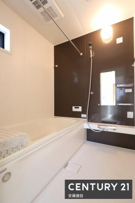 �����@�y�@�����@/�@Bathroom�@�z
�u���b�N�̃A�N�Z���g�p�l���ŗD��ȋ�Ԃ����o�����V�X�e���o�X
�z�X�N���[����������Ă���A�J�̓��ł����������\