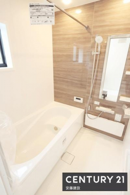 �����@�y�@�����@/�@Bathroom�@�z
�A�N�Z���g�p�l���ŗD��ȋ�Ԃ����o�����V�X�e���o�X
�z�X�N���[����������Ă���A�J�̓��ł����������\