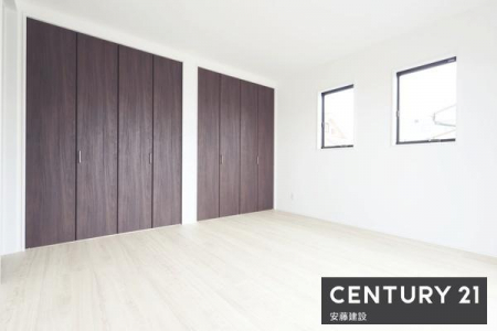 �Q���@�y�@�Q���@/�@8���@�z
�o���R�j�[�ɖʂ��Ė��邭���������ȐQ���I
���D�݂̉Ƌ��u���ăz�e�����C�N�ȋ�Ԃ��y���߂܂�
�v�w2�l���̈ߗނ𕪂��Ď��[�\�ȃN���[�[�b�g