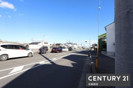 �O�ʓ��H�܂ތ��n�ʐ^�@�y�@�O�ʓ��H�@�z
�k������16.7�������i�����܁j
