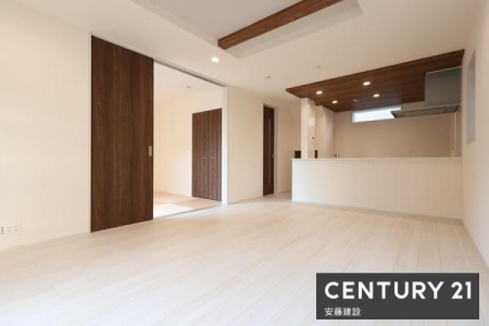 ���r���O�@�y�@���r���O�@/�@16.5���@�z
�O�ʍ̌��ŗz���E���ʗǍD�ȊJ��������LDK�I
�_�C�j���O�e�[�u����O�l�|���\�t�@�[��u���Ă���Ƃ肪���܂����