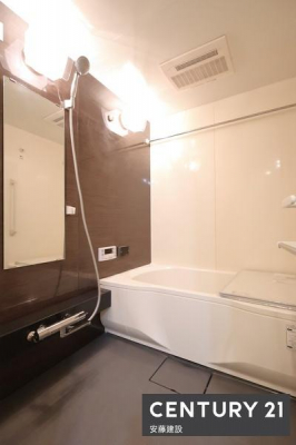 �����@�y�@�����@/�@Bathroom�@�z
�������������͋C�̃o�X���[���́A����̔�������Ă���܂��I
�z�X�N���[����������Ă���A�J�̓��ł��������������\