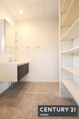 ���ʑ�E���ʏ��@�y�@���ʏ��@/�@Washroom�@�z
������������ʏ��́A�Z���������X�g���X�t���[�ɐg�x�x�ł������ȋ��
�^�I����|��������Еt�����[�t��