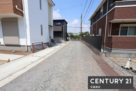 �O�ʓ��H�܂ތ��n�ʐ^�@�y�@�O�ʓ��H�@�z
������4������