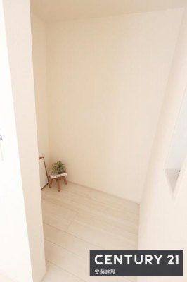 ���[�@�y�@���r���O���[�@/�@1.5���@�z
���r���O�̈��Ɏ��[���[������
�f�X�N��u���ĕ׋��A�d���X�y�[�X�ɂ��ł���}���`���