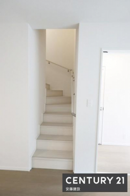 ���r���O�@�y�@���r���O�C���K�i�@�z
�A��E�O�o���ɉƑ��̉�b�����R�Ƒ����郊�r���O�C���K�i�݌v