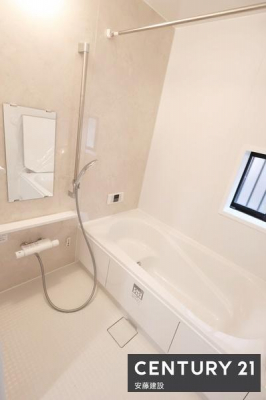 �����@�y�@�����@/�@Bathroom�@�z
�����Ղ�̂����ɂ������Z���ꂻ���ȁA���������闁���ł��B
�z�X�N���[����������Ă���A�J�̓��ł����������\