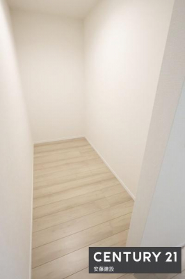 ���[�@�y�@�p���g���[�@�z
�L�b�`���w�ʂɑ�e�ʃp���g���[����
�H���i����p�i�����[�ł��ĕ֗��Ȏ��[