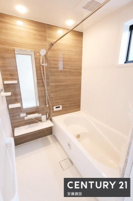 �����@�y�@�����@/�@Bathroom�@�z
�A�N�Z���g�p�l���ŗD��ȋ�Ԃ����o�����V�X�e���o�X
�z�X�N���[����������Ă���A�J�̓��ł����������\