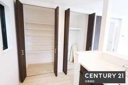 ���[�@�y�@���r���O���[�@�z
���q���������ƕ߂Ă������茩����������ˎ��̃��r���O���[
�I�̍��������R�ɒ����ł��A�����΂�Ɠd��R�[�g�ށA���[�ꏊ�ɔY�݂����ȃA�C�e�����܂Ƃ߂Đ����ł��܂��I