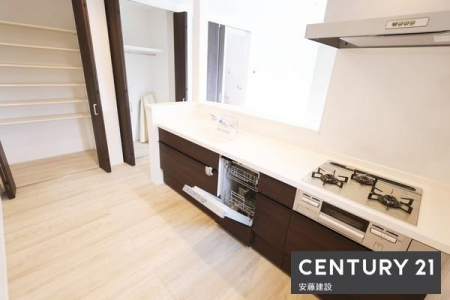 �L�b�`���@�y�@�L�b�`���@/�@Kitchen�@�z
���r���O�����n����I�[�v���L�b�`���ŁA�������̎󂯓n�����X���[�Y
�L�b�`�����ɂ͒I���߉\�ȃp���g���[�Ǝ��[����
