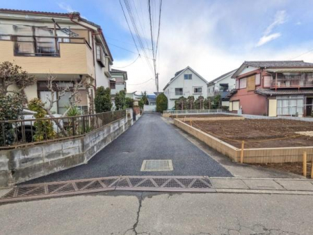 �O�ʓ��H�܂ތ��n�ʐ^�@�y�@�O�ʓ��H�@�z
����4������