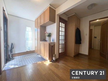 ���ց@�y�@���ց@/�@entrance�@�z
�Z�ސl�𖈓�������}�������A�������������͋C�̌���
�V���[�Y�{�b�N�X�����ł�������Еt���܂��I