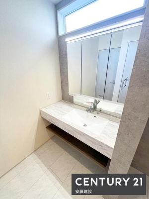 ���ʑ�E���ʏ��@�y�@���ʏ��@/�@Washroom�@�z
�A��シ���Ɏ�􂢂��������\�ȓ����̐��ʏ�