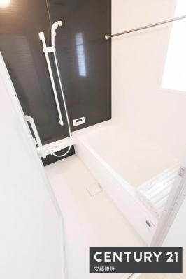 �����@�y�@�����@/�@Bathroom�@�z
�������Ǝ����̃o�X�^�C�����߂��������Ȑ��������闁��
�z�X�N���[����������Ă���A�J�̓��ł����������\�I