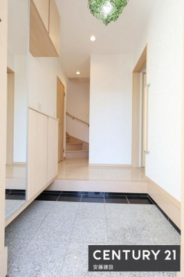 ���ց@�y�@���ց@/�@entrance�@�z
�Z�ސl�𖈓�������}�������A�������������͋C�̌���
�V���[�Y�{�b�N�X����