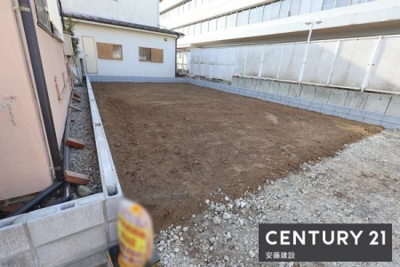 ���̑����n�@�Ƒ��c���Ƃł���16��LDK
���R�Ɖ�b�������郊�r���O�C���K�i�݌v