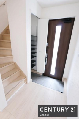 ���ց@�y�@���ց@/�@entrance�@�z
�Ԍ����L���J���I�ȋ��
���o�����O��A��ɉ��K�ȍL���ł�