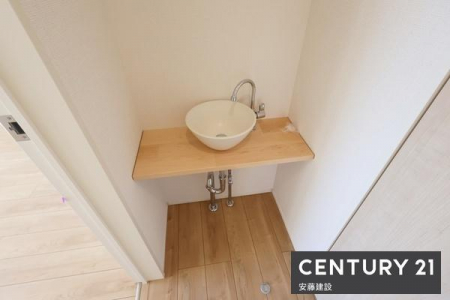 ���̑����ρ@�y�@�ݔ��@�z
2�K�L���ɂ͂Ȃɂ��ƕ֗��Ȏ�􂢏ꊮ���I
�g�C�����ɂ���A��ɋ�Ԃ𐴌��ɕۂĂ܂�