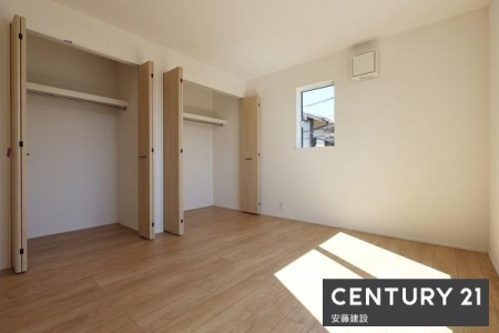 �Q���@�y�@�Q���@/�@7���@�z
���D�݂̉Ƌ��u���Ă������̋�Ԃ�����A��Ƃ�̂���L���̐Q��
�N���[�[�b�g��2�ɕ�����Ă��邽�ߎg�����������₷���݌v�I