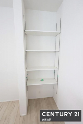 ���[�@�y�@�p���g���[�@�z
�L�b�`�����ɂ͐H���i����p�i�����[�ł�����I�t�����[����