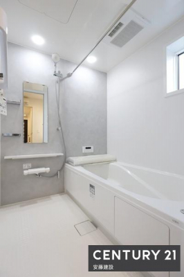 �����@�y�@�����@/�@Bathroom�@�z
�������Ǝ����̃o�X�^�C�����߂��������Ȑ��������闁��
�z�X�N���[����������Ă���A�J�̓��ł����������\�I