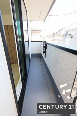 �o���R�j�[�@�y�@2�K�o���R�j�[�@/�@Balcony�@�z
2�K���r���O�ɔ�������������o���R�j�[�ɂ́A�T�C�Y�����\�ȕ���������
3�K�T�[�r�X�o���R�j�[�t��