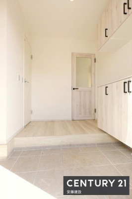 ���ց@�y�@���ց@/�@entrance�@�z
���������ӂ�錺�ւ́A�A��E���q��S�n�悭�}���Ă���܂�
�U�炩�肪���Ȍ��ւ���������Еt���V���[�Y�{�b�N�X����