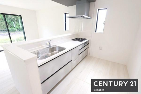 �L�b�`���@�y�@�L�b�`���@/�@Kitchen�@�z
���[�ƍ�ƃX�y�[�X���m�ۂ����Ζʎ��V�X�e���L�b�`��
���r���O�S�̂�������̂ŁA���q�l�̗l�q�����������Ƒ��Ƃ̉�b���y���߂܂��I