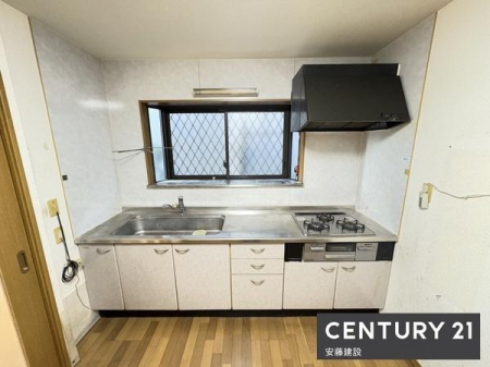 �L�b�`���@�y�@�L�b�`���@/�@Kitchen�@�z
���[�ƍ�ƃX�y�[�X���m�ۂ����V�X�e���L�b�`��
��������M��ɂ�����������ɂ����݌v