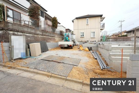 ���ԏ�@�y�@���ԏ�@/�@parking�@�z
3�䒓�ԉ\�Ȃ�Ƃ�̃X�y�[�X�i2����񒓎ԉj
��Ԃ�o�C�N�E���]�Ԓu����Ȃǂɂ��𗧂�������Ƃ����L���ł��I