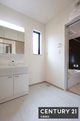 ���ʑ�E���ʏ��@�y�@���ʏ��@/�@Washroom�@�z
������������ʏ��́A�Z���������X�g���X�t���[�ɐg�x�x�ł������ȋ��
����������[���ł���Ɨ����ʉ��ϑ䊮���I