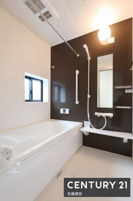 �����@�y�@�����@/�@Bathroom�@�z
�u���b�N�̃A�N�Z���g�p�l���ŗD��ȋ�Ԃ����o�����V�X�e���o�X
�z�X�N���[����������Ă���A�J�̓��ł����������\