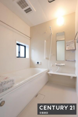 �����@�y�@�����@/�@Bathroom�@�z
�����Ղ�̂����ɂ������Z���ꂻ���ȁA���������闁���ł��B
�z�X�N���[����������Ă���A�J�̓��ł����������\