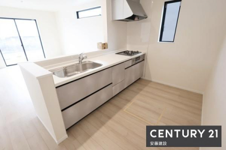 �L�b�`���@�y�@�L�b�`���@/�@Kitchen�@�z
���[�ƍ�ƃX�y�[�X���m�ۂ����Ζʎ��V�X�e���L�b�`��
���r���O�S�̂����n����̂ŁA���q�l�̗l�q�����������Ƒ��Ƃ̉�b���y���߂܂��I