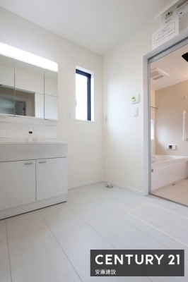 ���ʑ�E���ʏ��@�y�@���ʏ��@/�@Washroom�@�z
������������ʏ��́A�Z���������X�g���X�t���[�ɐg�x�x�ł������ȋ��
�A��シ���Ɏ�􂢂��\�ȓ����݌v�I