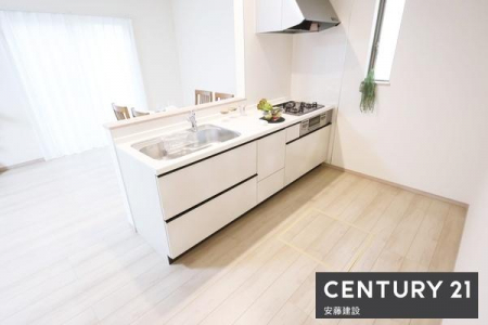 �L�b�`���@�y�@�L�b�`���@/�@Kitchen�@�z
���r���O�����n����I�[�v���L�b�`���ŁA�������̎󂯓n�����X���[�Y
�L�b�`�����̓������L���J���I�ȋ�Ԃł�

