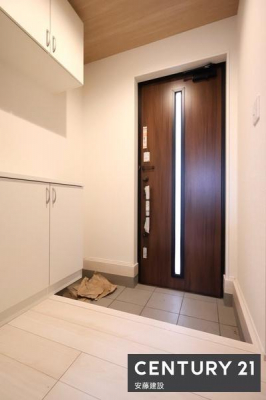 ���ց@�y�@���ց@/�@entrance�@�z
������Ƃ������������ӂ�錺�ւ́A�Ԍ����L���J���I�ȋ��
��ԂɍL�������������~���[�t�V���[�Y�{�b�N�X����