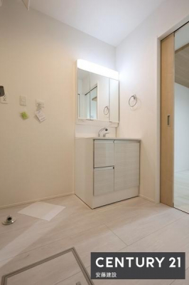 ���ʑ�E���ʏ��@�y�@���ʏ��@/�@Washroom�@�z
������������ʏ��́A�Z���������X�g���X�t���[�ɐg�x�x�ł������ȋ��
����������[���ł���Ɨ����ʉ��ϑ䊮���I