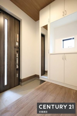 ���ց@�y�@���ց@/�@entrance�@�z
������Ƃ������������ӂ�錺�ւ́A�Ԍ����L���J���I�ȋ��
��ԂɍL�������������~���[�t�V���[�Y�{�b�N�X����