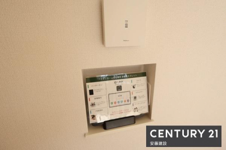 ���̑����ρ@�y�@�ݔ��@�z
�C���^�[�z��������ʘb�Ȃǂ��܂Ƃ߂Ăł��鑽�@�\�^�u���b�g�t���I