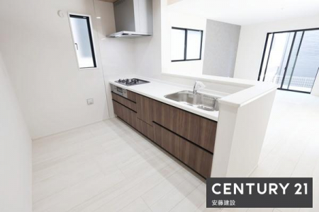 �L�b�`���@�y�@�L�b�`���@/�@Kitchen�@�z
�������̎󂯓n�����X���[�Y�ȑΖʎ��̃V�X�e���L�b�`��
��������M��ɂ�����������ɂ����݌v