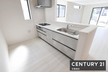 �L�b�`���@�y�@�L�b�`���@/�@Kitchen�@�z
�������̎󂯓n�����X���[�Y�ȑΖʎ��̃V�X�e���L�b�`��
��������M��ɂ�����������ɂ����݌v