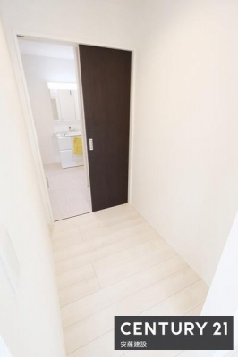 ���[�@�y�@�p���g���[�@�z
�L�b�`�����ɐH���i����p�i�����[�ł���p���g���[����
�E�H�[�N�C���X���[�Ő��ʑ�ւ��ړ��\