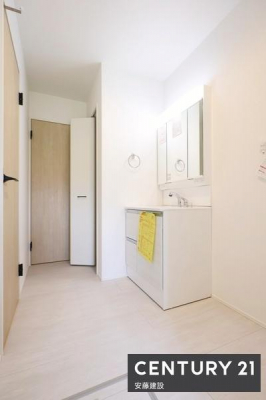 ���ʑ�E���ʏ��@�y�@���ʏ��@/�@Washroom�@�z
������������ʏ��́A�Ƒ��݂�Ȃ����K�Ɏg����悤�z�����ꂽ��V�����݌v�I
�o�^�o�^�������Ȓ��̎��Ԃ��A��Ƃ�������ĉ߂����܂�